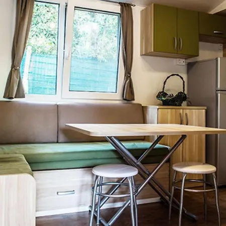 Al Bosco Mobilehome Luxury Fuer 5 Personen グラード