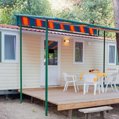 Al Bosco Mobilehome Luxury Fuer 5 Personen グラード